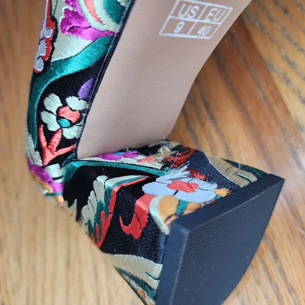 Floral Fabric Patterned Women's Block Heel Pumps Size 9 Multicolor